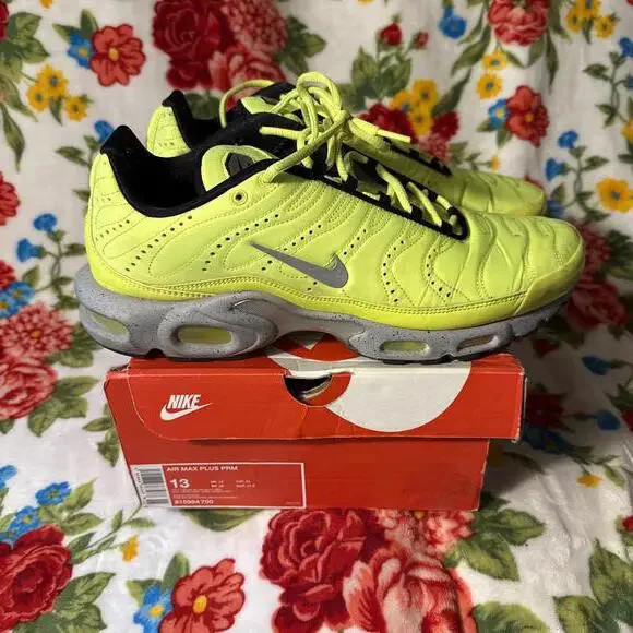 Nike Air Max Plus size 13 TN Neon Yellow Sneakers - Picture 2 of 7